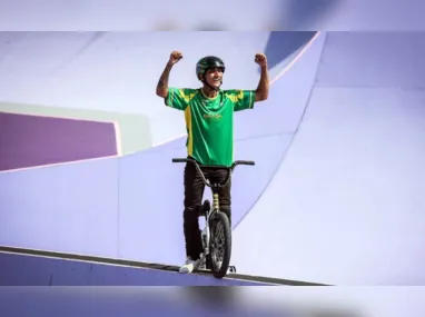 Hugo Calderano venceu francês e ficou mais perto da disputa por medalhas