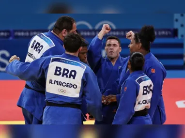 Rebeca Andrade amplia coleção de medalhas com prata no salto em Paris