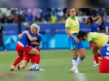 Jogadoras do Brasil comemoram ponto marcado sobre a Turquia durante partida do vôlei feminino valendo a medalha de bronze nos Jogos Olímpicos de Paris, na França, neste sábado, 10 de agosto de 2024.