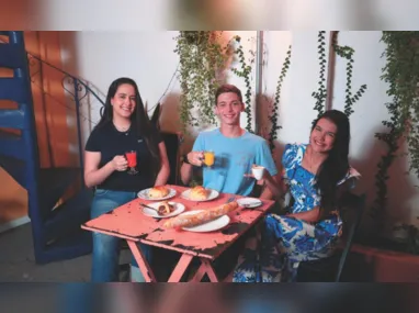 A chef Maritza Bojovski, filha do fundador, Vicente Bojovski, conta que o restaurante e as famosas receitas são o legado que o pai deixou para ela. “É a melhor comida do mundo, 
não tem como mudar”, diz