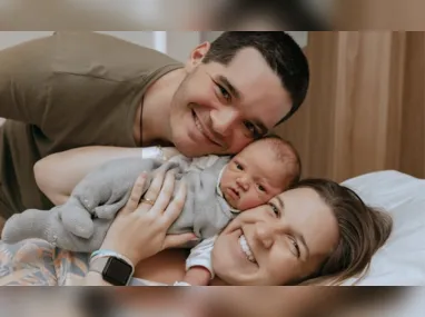 Vanessa Albino e Marcelo Dellos com o filho Andrew Albino