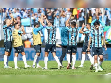 Imagem ilustrativa da imagem Grêmio bate Vitória em duelo direto contra o rebaixamento no Brasileirão