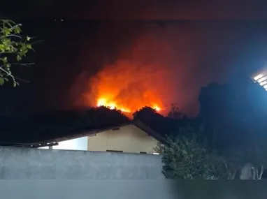 Imagem ilustrativa da imagem Incêndio atinge área de Santo Antônio do Canaã, distrito de Santa Teresa