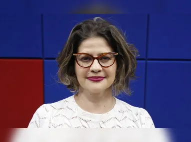 Débora Brizon Braga explica que a otosclerose pode ser acompanhada de zumbidos no ouvido e tontura