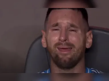 Messi ergue taça da Copa América