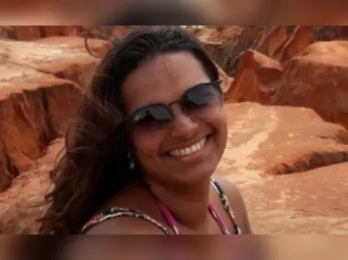 Imagem ilustrativa da imagem Mulher morre baleada após carro bater em viatura policial no Rio