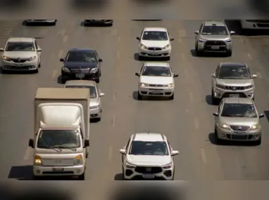 Uma carreta e um ônibus colidiram em Minas Gerais