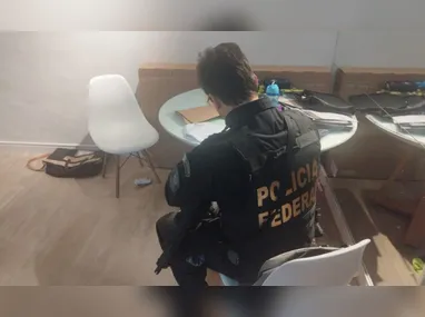 Imagem ilustrativa da imagem PF faz operação contra o tráfico e propina de R$ 800 mil a policiais civis