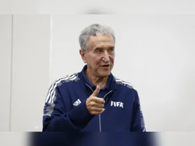 Seleção Brasileira tetracampeã do mundo: Taffarel, Jorginho, Aldair, Mauro Silva, Márcio Santos e Branco (em pé). Mazinho, Romário, Dunga, Bebeto e Zinho (agachados)