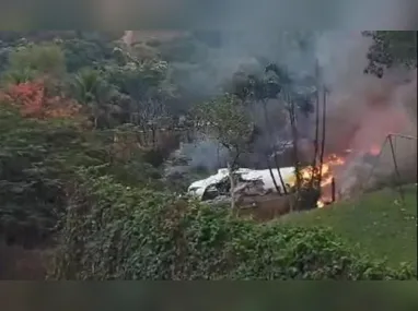 Imagens mostram queda de avião em Vinhedo, em São Paulo