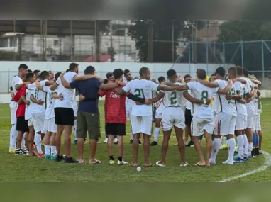 Ferrugem e Marcudinho durante o confronto no Sumaré