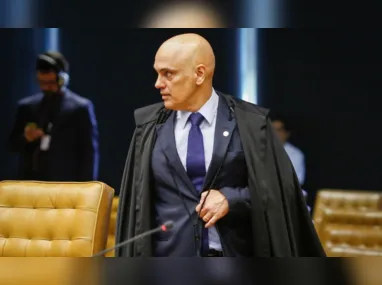 Moraes suspendeu a rede social X no Brasil