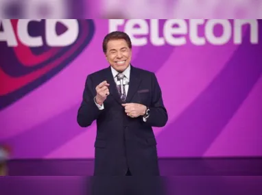 Daniela Beyruti divulgou uma foto de Sílvio Santos com a família nas redes sociais