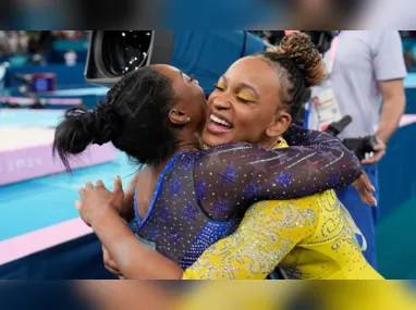 Rebeca Andrade amplia coleção de medalhas com prata no salto em Paris