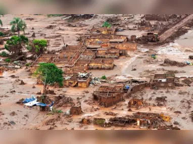 Bombeiros trabalham no resgate de vítimas das enchentes: Rio Grande do Sul confirmou mortes por leptospirose após fortes chuvas