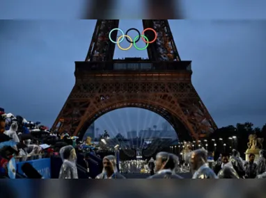 Rebeca Andrade amplia coleção de medalhas com prata no salto em Paris