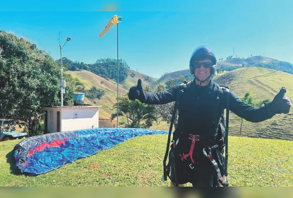 Rodolpho Cavalini, instrutor de parapente, na rampa de Cachoeira Alta: pura adrenalina em passeio nas alturas