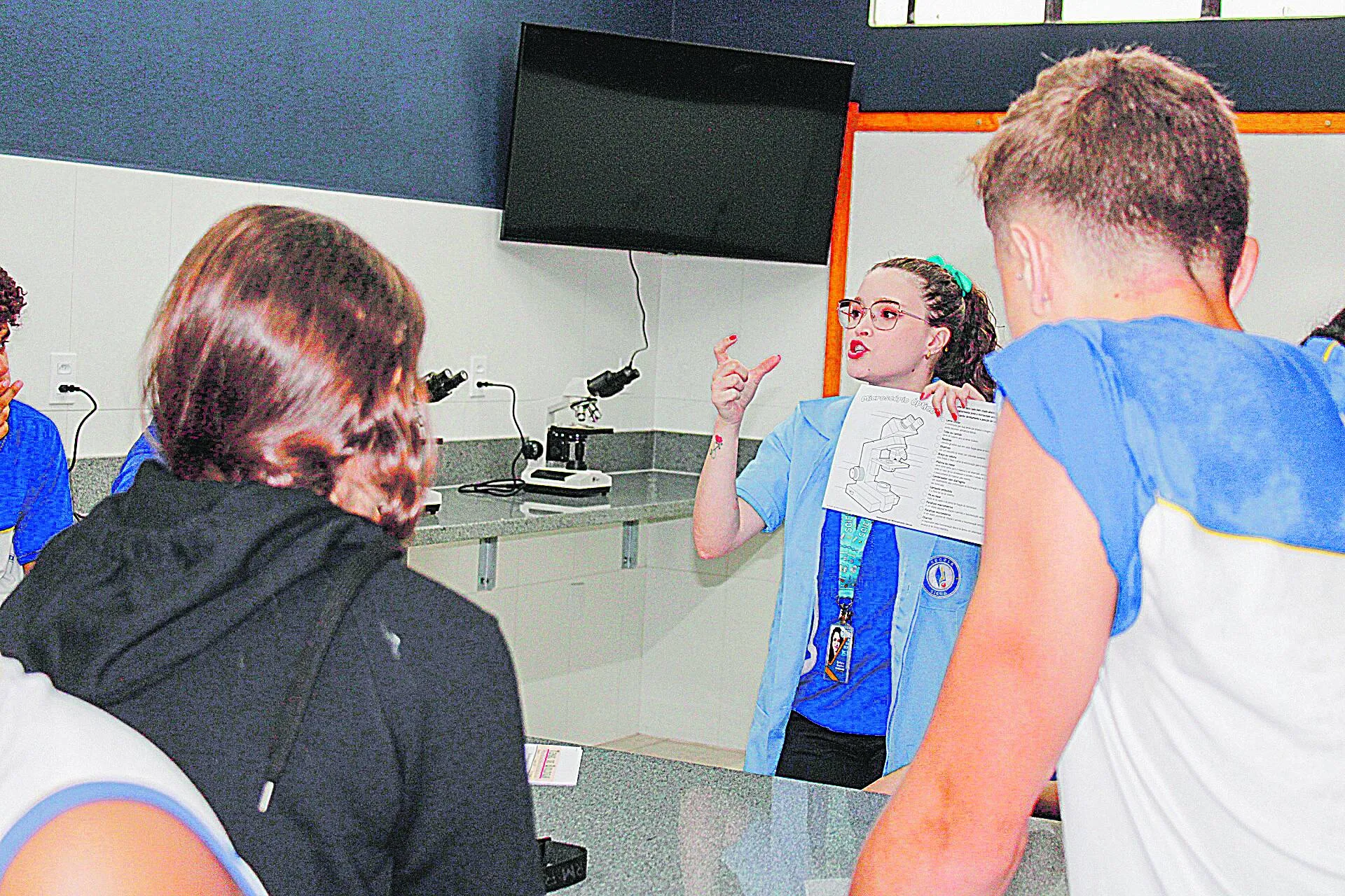 Aula prática em um dos laboratórios da escola, instalada no Bairro de Fátima, na Serra