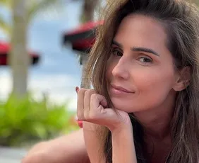 Imagem ilustrativa da imagem Deborah Secco vai comandar reality de poliamor para formar trisais