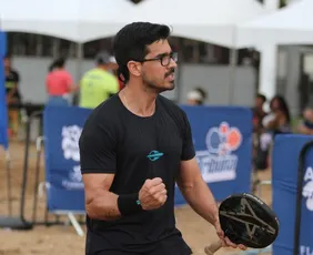 Imagem ilustrativa da imagem Praia de Camburi recebe o segundo dia do Tribuna Open de Beach Tennis