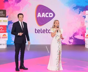 Imagem ilustrativa da imagem Teleton tem homenagem a Silvio Santos e participação de Eliana após saída do SBT