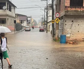 Imagem ilustrativa da imagem Temporal alaga ruas em várias cidades do ES