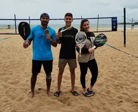 Imagem ilustrativa da imagem Tribuna Open de Beach Tennis: família campeã unida pelo esporte