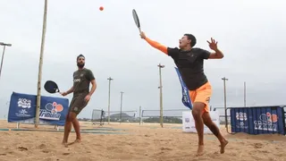 Imagem ilustrativa da imagem Feras fazem final emocionante no Tribuna Open de Beach Tennis