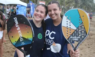 Imagem ilustrativa da imagem Amizade dentro e fora da quadra: conheça as campeãs do Tribuna Open de Beach Tennis