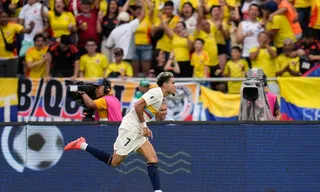 Imagem ilustrativa da imagem Com festa e 'olé', Colômbia goleia o lanterna Chile e se recupera nas Eliminatórias