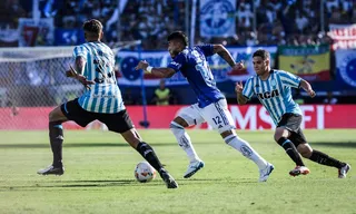 Imagem ilustrativa da imagem Cruzeiro é superado pelo Racing e fica com o vice da Sul-Americana