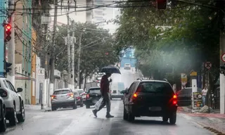 Imagem ilustrativa da imagem Primeiro dia do Enem 2024, no domingo, terá chuva em grande parte do país