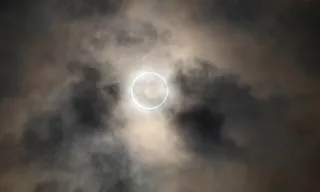 Imagem ilustrativa da imagem Eclipse solar anular acontecerá nesta quarta-feira. Saiba como assistir do Brasil