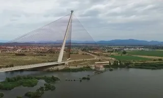 Imagem ilustrativa da imagem Influenciador morre em escalada após cair de ponte de 200 metros