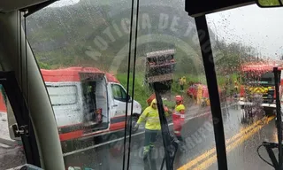 Imagem ilustrativa da imagem Pistas interditadas e helicóptero acionado após acidente com morte na BR-101