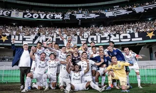 Imagem ilustrativa da imagem Santos supera o Coritiba e retorna à Série A após 340 dias