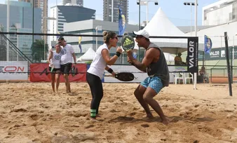 Imagem ilustrativa da imagem ASSISTA AO VIVO |  Tribuna Open de Beach Tennis na Praia de Camburi