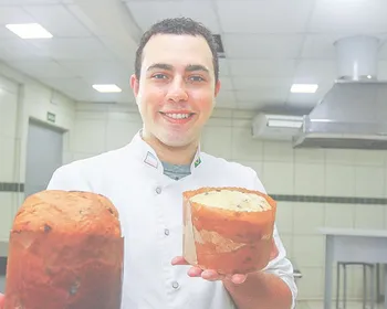 Imagem ilustrativa da imagem Chef ensina como preparar panetone de chocolate