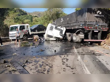 Imagem ilustrativa da imagem Acidente com quatro caminhões na BR-262 deixa uma pessoa morta