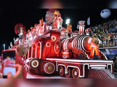 Imagem ilustrativa da imagem Carros alegóricos com até 11 metros de altura no Carnaval 2025