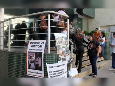 Anny Caroline Souza e Fernanda Fernandes participam da feira com um estande de cosméticos