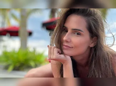 Imagem ilustrativa da imagem Deborah Secco vai comandar reality de poliamor para formar trisais