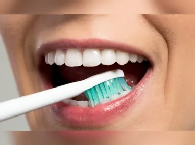 Implantes dentários podem ser indicados para quem perdeu um dente, alguns ou até mesmo todos eles