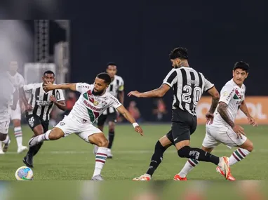 Imagem ilustrativa da imagem Fluminense e Botafogo fazem clássico no Brasileirão de olho na Libertadores