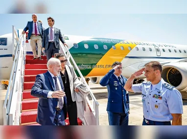 Imagem ilustrativa da imagem Governo discute compra de novo avião após falha deixar Lula voando em círculos