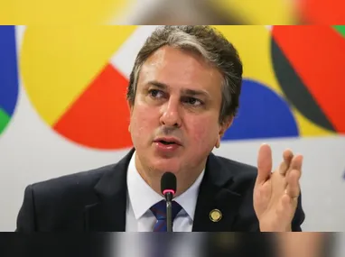 Imagem ilustrativa da imagem Governo planeja bolsa para universitários nos moldes do Pé-de-Meia, diz ministro