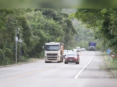 Carteira de trabalho e dinheiro do seguro-desemprego: mudanças  para cortar gastos da União com benefício