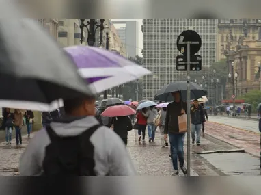 Imagem ilustrativa da imagem Fevereiro será chuvoso e com calor abaixo da média, dizem meteorologistas