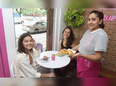 Margarete das Graças e Ronis Pasti com os filhos Eriki e Karina: família trabalha com cafeicultura