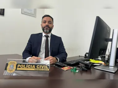 Policial federal na casa de um dos alvos da operação